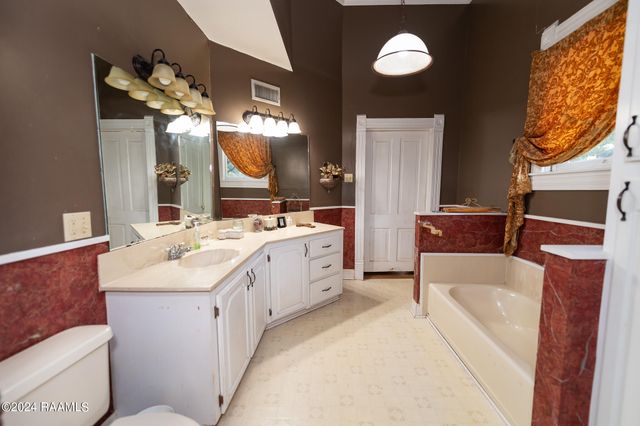 401 S 4th Street, Eunice, LA 70535