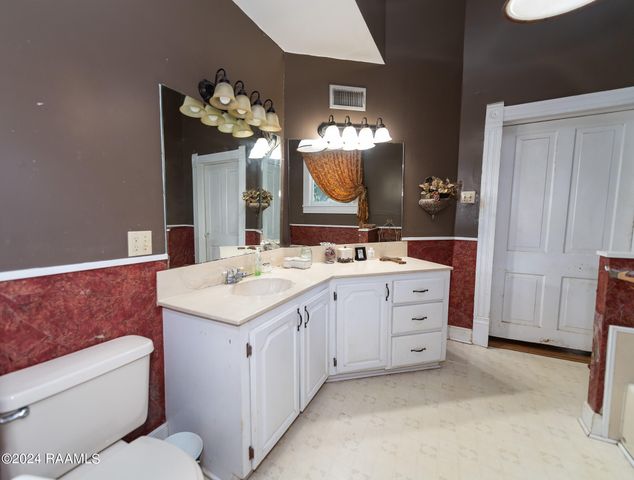 401 S 4th Street, Eunice, LA 70535
