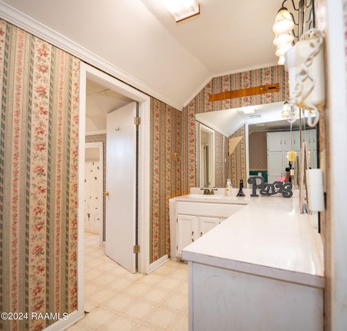 401 S 4th Street, Eunice, LA 70535