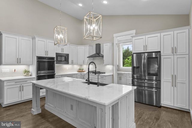 9801 THOROUGHBRED RD, Warrenton, VA 20187