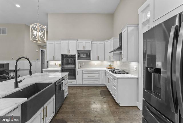 9801 THOROUGHBRED RD, Warrenton, VA 20187