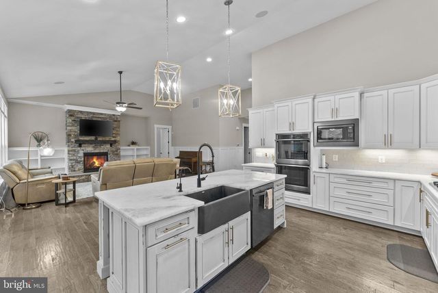 9801 THOROUGHBRED RD, Warrenton, VA 20187