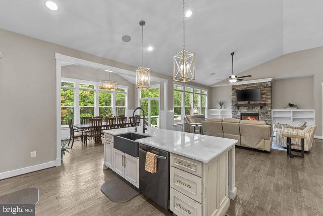 9801 THOROUGHBRED RD, Warrenton, VA 20187