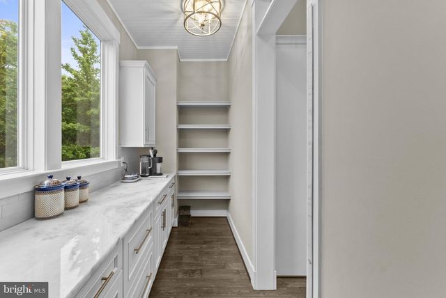 9801 THOROUGHBRED RD, Warrenton, VA 20187