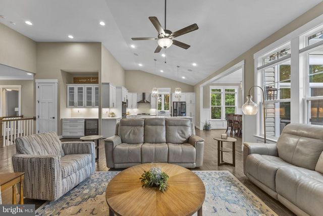 9801 THOROUGHBRED RD, Warrenton, VA 20187