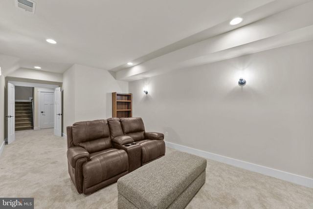9801 THOROUGHBRED RD, Warrenton, VA 20187