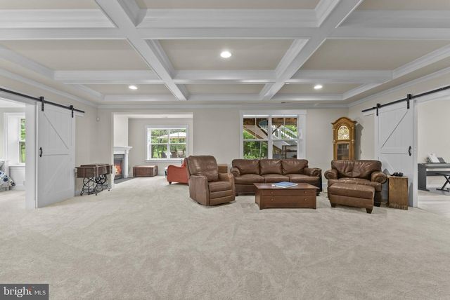9801 THOROUGHBRED RD, Warrenton, VA 20187