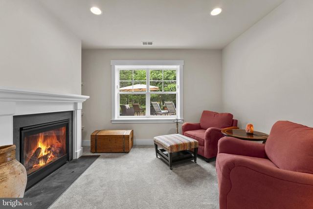 9801 THOROUGHBRED RD, Warrenton, VA 20187