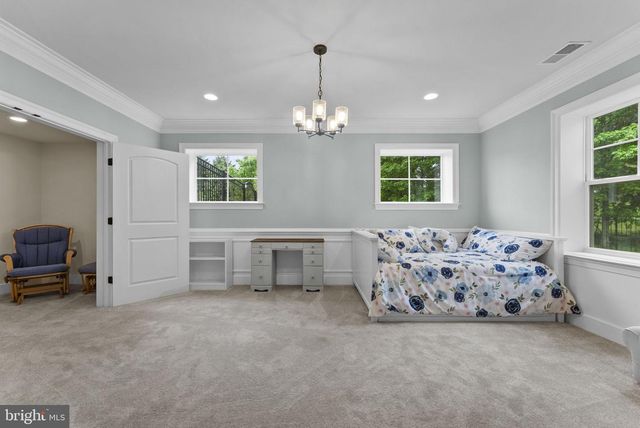 9801 THOROUGHBRED RD, Warrenton, VA 20187