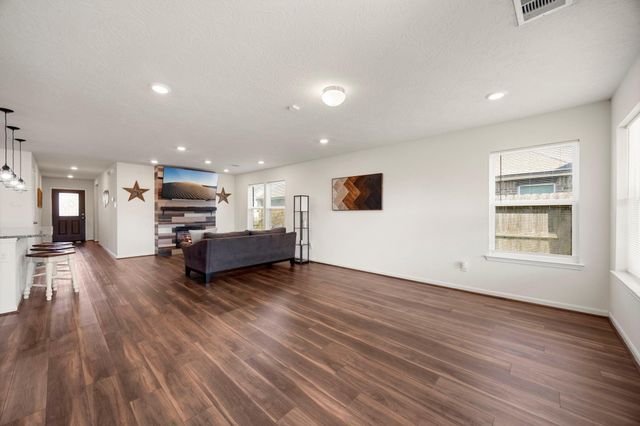 15606 Clearwater Bend Drive, Houston, TX 77044