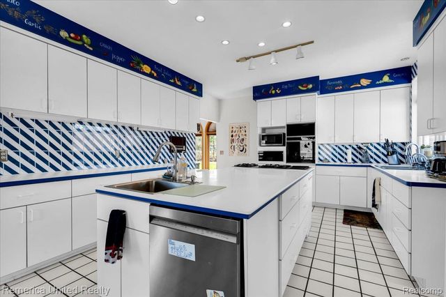 2457 Spring Lake Lane Lane, Brighton Township, MI 48114