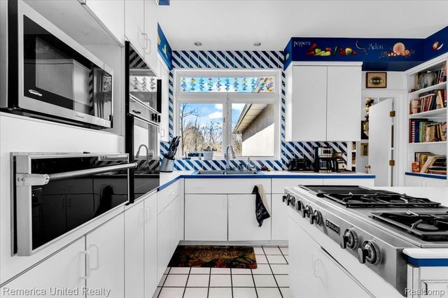 2457 Spring Lake Lane Lane, Brighton Township, MI 48114