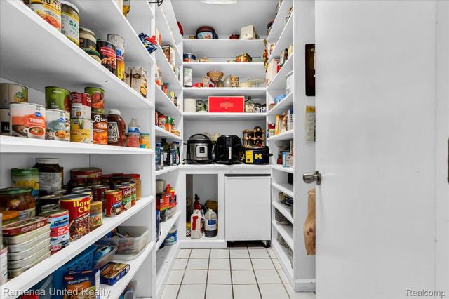 2457 Spring Lake Lane Lane, Brighton Township, MI 48114