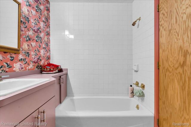 2457 Spring Lake Lane Lane, Brighton Township, MI 48114