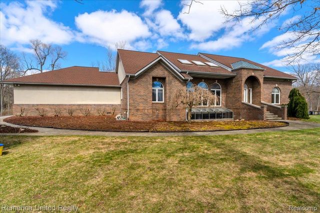 2457 Spring Lake Lane Lane, Brighton Township, MI 48114