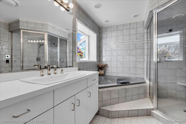 2457 Spring Lake Lane Lane, Brighton Township, MI 48114