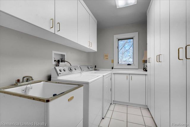 2457 Spring Lake Lane Lane, Brighton Township, MI 48114