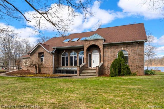 2457 Spring Lake Lane Lane, Brighton Township, MI 48114