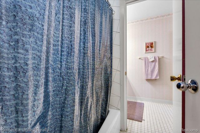 2457 Spring Lake Lane Lane, Brighton Township, MI 48114