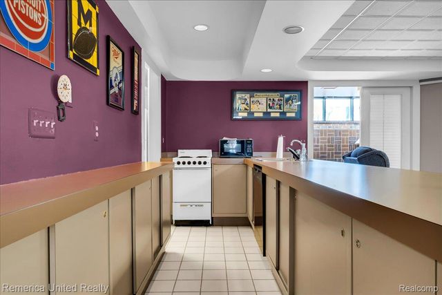 2457 Spring Lake Lane Lane, Brighton Township, MI 48114