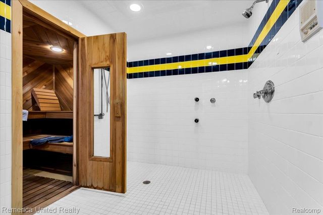 2457 Spring Lake Lane Lane, Brighton Township, MI 48114