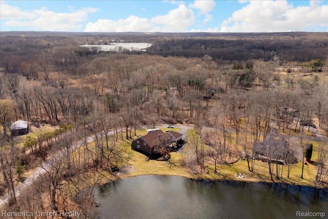 2457 Spring Lake Lane Lane, Brighton Township, MI 48114