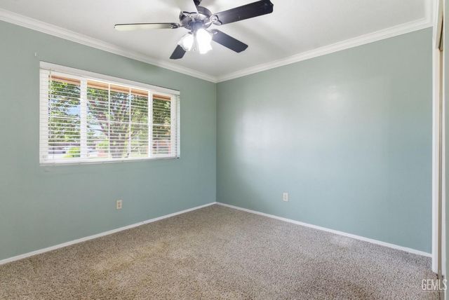 6013 Meadow Glen Way, Bakersfield, CA 93306