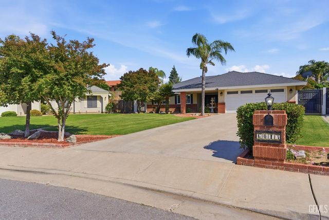 6013 Meadow Glen Way, Bakersfield, CA 93306