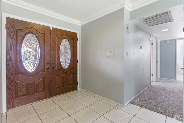6013 Meadow Glen Way, Bakersfield, CA 93306