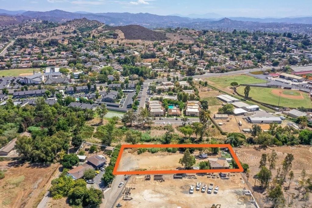 1828 N Iris Ln, Escondido, CA 92026 — exterior