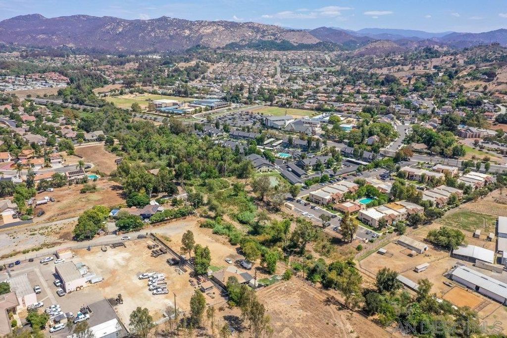1828 N Iris Ln, Escondido, CA 92026 — photo 4