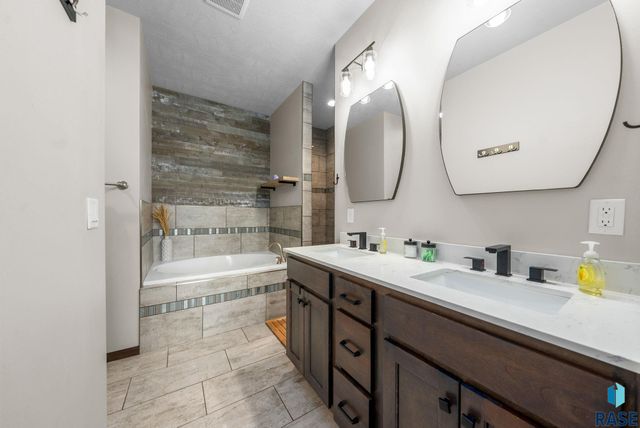 4417 W Delafield Cir Circle, Sioux Falls, SD 57108