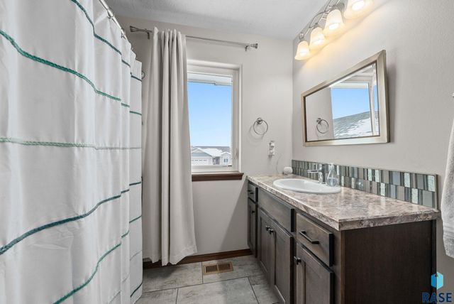 4417 W Delafield Cir Circle, Sioux Falls, SD 57108