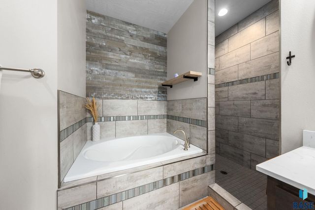 4417 W Delafield Cir Circle, Sioux Falls, SD 57108