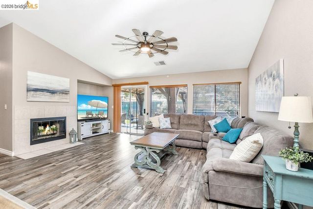 1129 Prewett Ranch Dr, Antioch, CA 94531