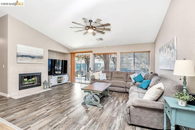 1129 Prewett Ranch Dr, Antioch, CA 94531