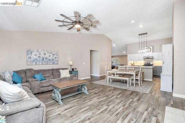 1129 Prewett Ranch Dr, Antioch, CA 94531