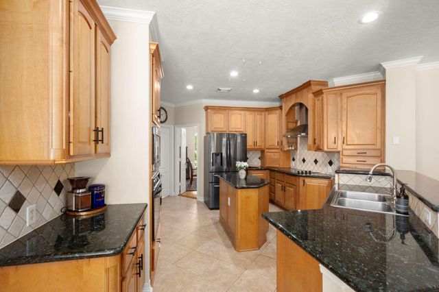 8961 Fallsbrook Court, Conroe, TX 77302