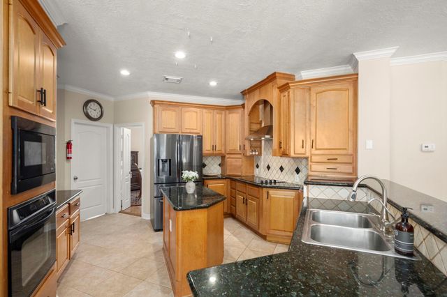 8961 Fallsbrook Court, Conroe, TX 77302