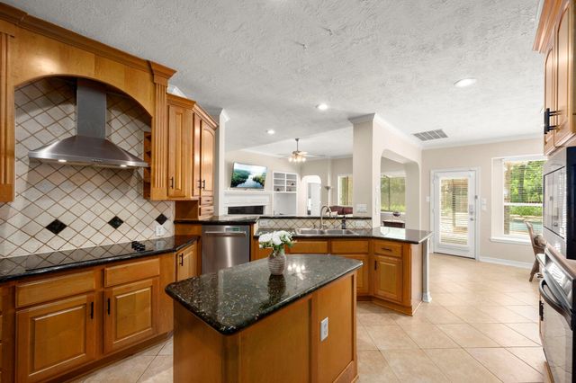 8961 Fallsbrook Court, Conroe, TX 77302