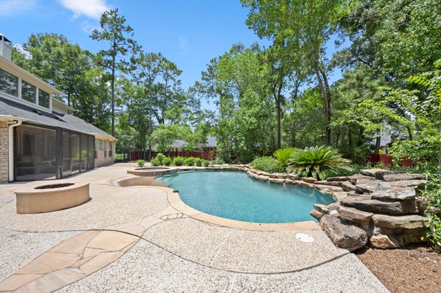 8961 Fallsbrook Court, Conroe, TX 77302