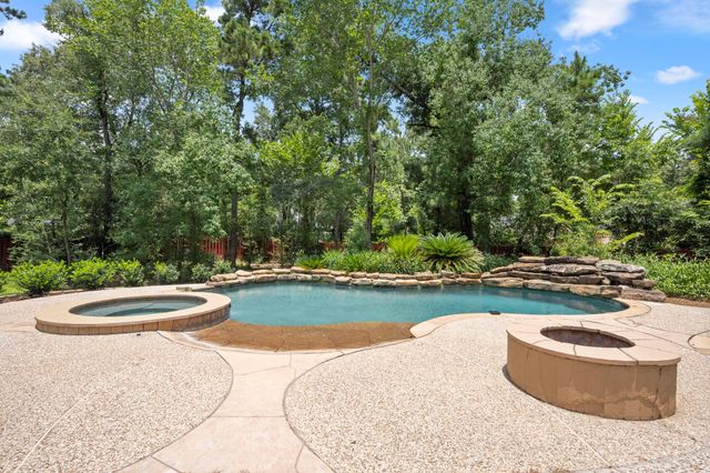 8961 Fallsbrook Court, Conroe, TX 77302