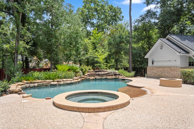 8961 Fallsbrook Court, Conroe, TX 77302