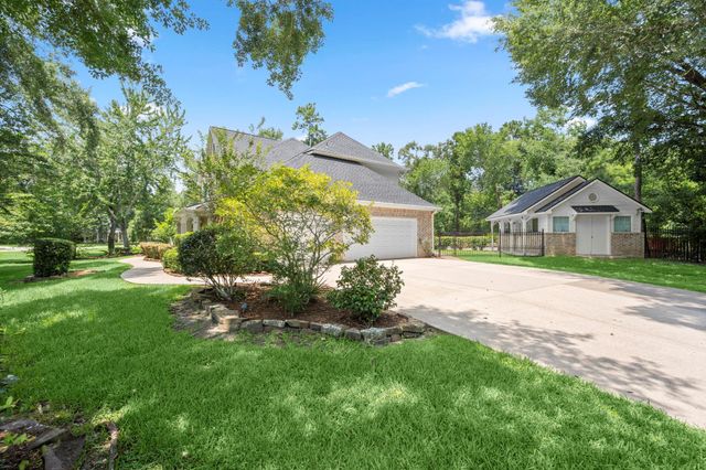 8961 Fallsbrook Court, Conroe, TX 77302