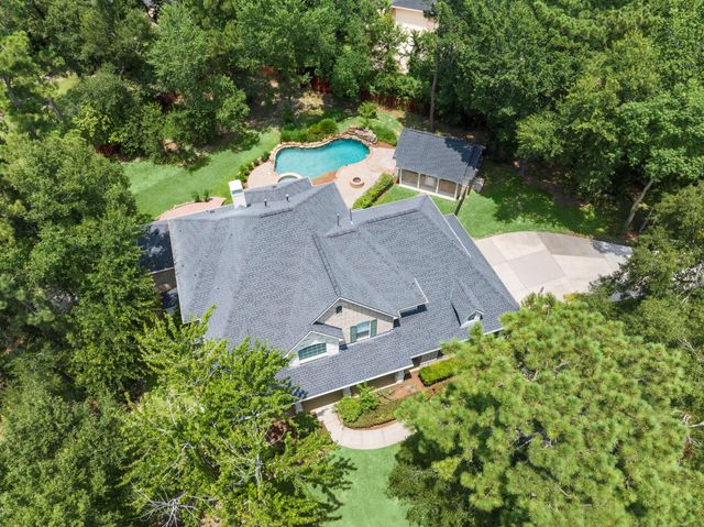 8961 Fallsbrook Court, Conroe, TX 77302