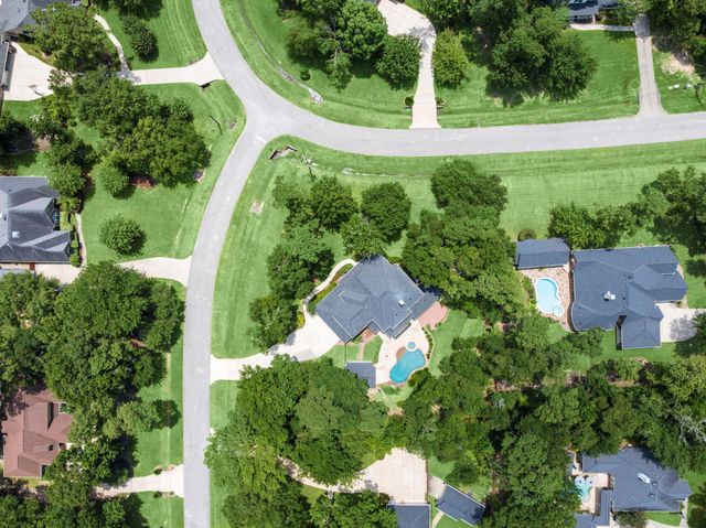 8961 Fallsbrook Court, Conroe, TX 77302