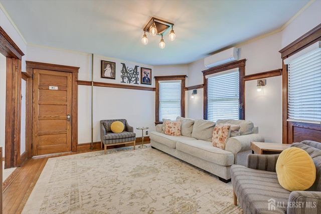 302 Mountainview Terrace, Dunellen, NJ 08812