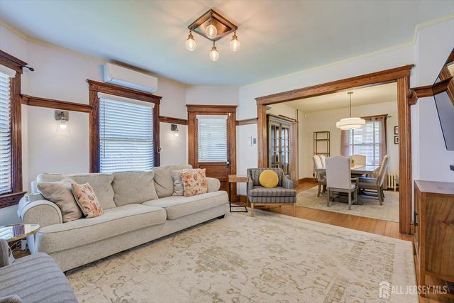302 Mountainview Terrace, Dunellen, NJ 08812