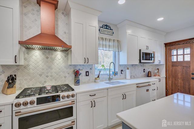 302 Mountainview Terrace, Dunellen, NJ 08812