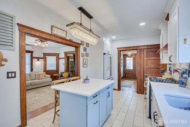 302 Mountainview Terrace, Dunellen, NJ 08812